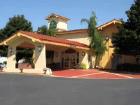 Baymont by Wyndham Greenville Woodruff Rd