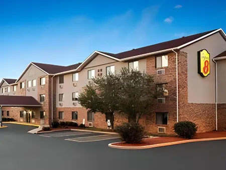 Super 8 by Wyndham Fairview Heights-St. Louis