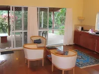 Raina Beach Apartments & Houses