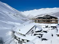 Brit Hotel Les Evens Hotels in Saint-Saturnin