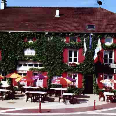l'Auberge de la Fontaine Hotel Exterior
