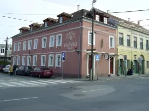 RQ Boutique & Unique Hotel