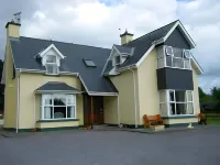 Ashfield B&B Hotels near Teach Milseáin - House of Sweets