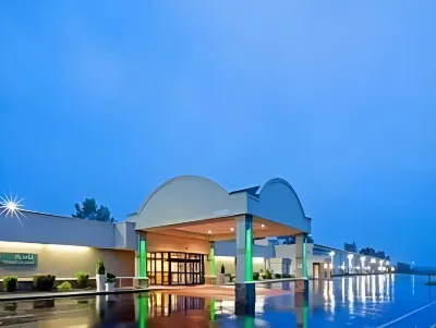 Holiday Inn Johnstown-Gloversville Отели рядом с достопримечательностью «Mermaid Bay»