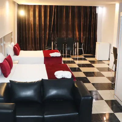 Hôtel Saphir Hotels near جامع الملك فيصل بن عبد العزيز