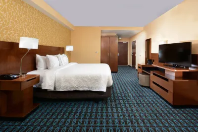 Fairfield Inn & Suites Raleigh Capital Blvd./I-540 Отели рядом с достопримечательностью «Уейк Форест Колледж Бертплас»