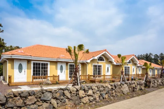 Seogwipo Gyuljungok Pension Hotels near Shinhwa Theme Park