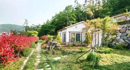 Jindo Paradise Pension Отели рядом с достопримечательностью «Jindo Mysterious Sea Route»