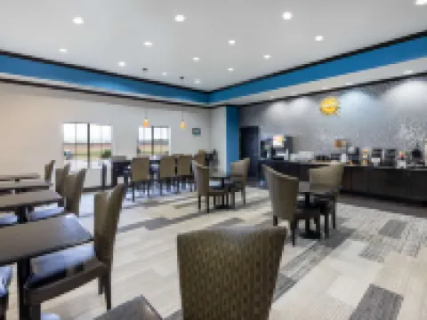 La Quinta Inn & Suites by Wyndham Mt. Pleasant Hotels in Mount Pleasant