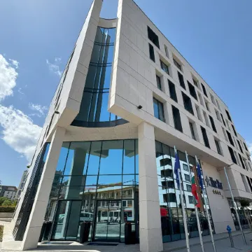 Blue Star Luxury Hotel Отели рядом с достопримечательностью «Абакус бизнес център»