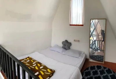Cabin Puncak Dieng Hotels near Semar Cave
