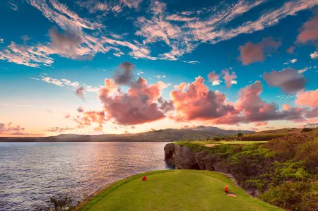 Lao Lao Bay Golf and Resort Отели рядом с достопримечательностью «Jeffrey's Beach»