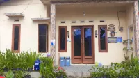 Homestay Cemeti Hotels in Deles