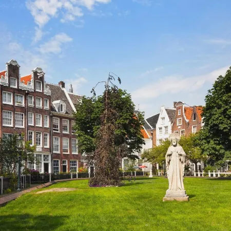 OZO Hotels Armada Amsterdam Отели рядом с достопримечательностью «Площадь Ватерлооплейн»