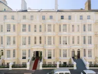 Pearl & Pebbles Eastbourne Hotel dekat Nigel Greaves Gallery