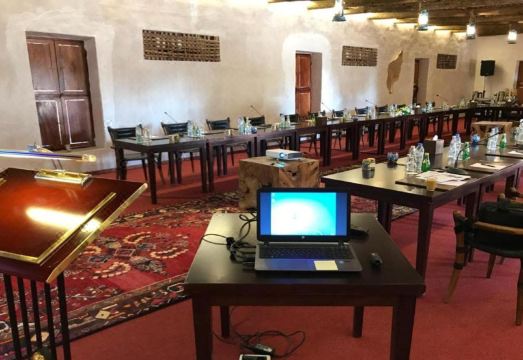 사막 야외 수영장 풍경