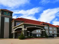 La Quinta Inn & Suites by Wyndham Glen Rose Hotels in Somervell County