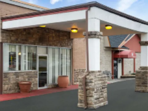 Super 8 by Wyndham Youngstown/Girard Hotels in Trumbull County