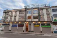 卡爾納瓦爾廣場飯店 住宿飯店