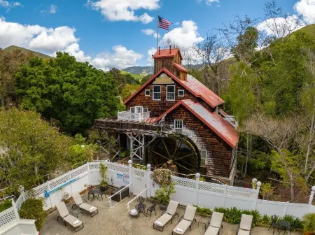 Apple Farm Inn Отели рядом с достопримечательностью «Государственный университет Калифорния Политекник»