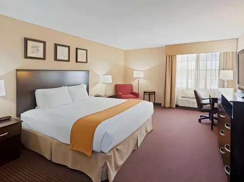 Holiday Inn Express & Suites Ashtabula-Geneva Hotels in Ashtabula