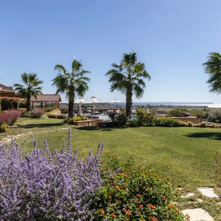 Akrolithos Luxury Suites & Spa