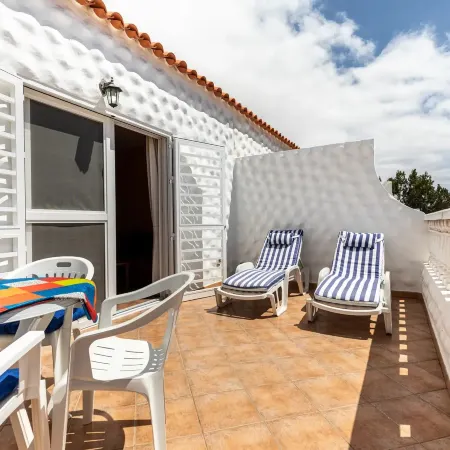Apartment Near the Beach, Big Terrace with Nice Sea Views, Wifi and Parking.