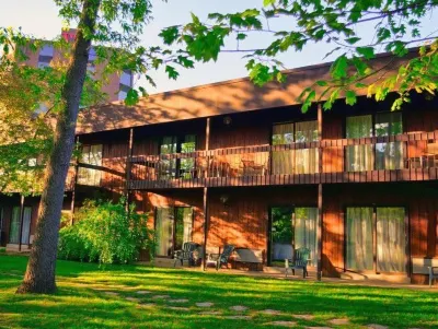 The Woodlands Inn