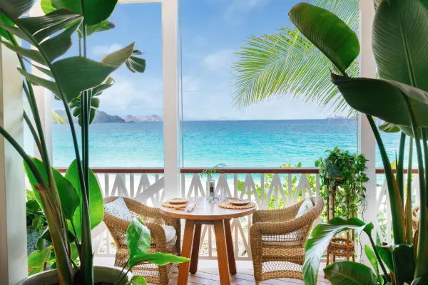 Beachfront dining at La Case