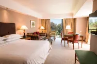 Sheraton Pilar Hotel & Convention Center Các khách sạn ở La Lonja