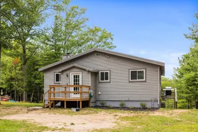 New 20ft Dock! Clean & Spacious! 5 Stars Lake Front Home!