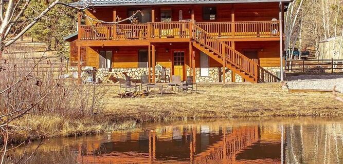 Secluded Cabin, Private Pond, Walk to Restaurants, 2 Separate Sleeping Units Ξενοδοχεία στην πόλη Apache County