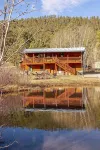 3 Cabins, 2 Acres, Private Pond, Walk to Restaurants, 4 Separate Sleeping Units