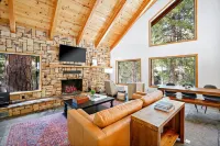 Strawberry Creek Retreat: Refined A-Frame Cabin W/AC