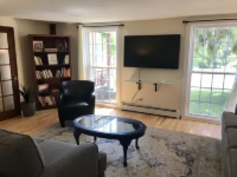 The Farmhouse - 15 minutes from Colgate Hotels in Chenango County