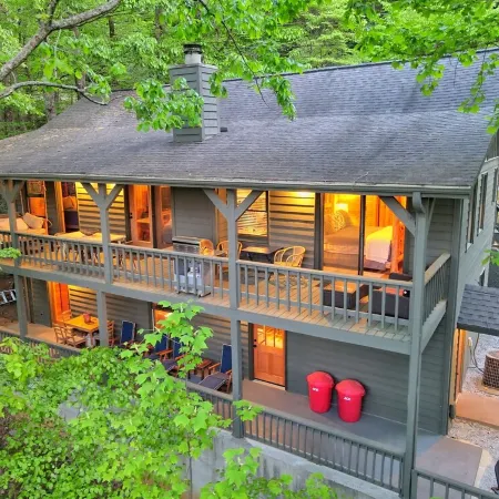 Modern Cabin with Great Views Close to Downtown Clayton