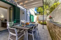 SMALL COURT MAISON