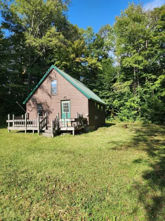 1-bedroom cabin in Redfield Отели в г. Редфилд
