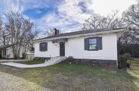 Newly remodeled luxury cottage in Belmont, NC Walk to Kevin Loftin Park