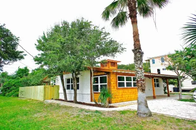 1st Street Cedar Beach House Retreat Hotels near Las Olas Massage and Wellness