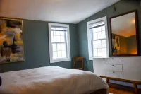 Peaceful apartment on 3.5 acres w/ artist studio.