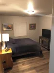 .5 mile to Lake Oahe boat access, 15 min from Pierre SD, wifi, oversized garage Hotels in Hughes County
