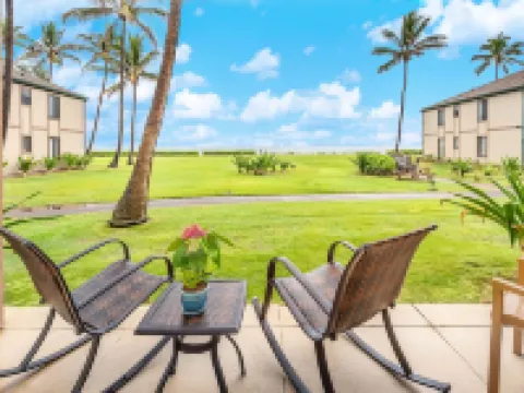 Ocean Front, Ground Level 1 Bedroom with King, Sleeps 4, with Cold AC Hotels in Kapaa