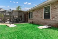 Sleeps 18, Heated Pool, Game Room, 10 Mins to Beach