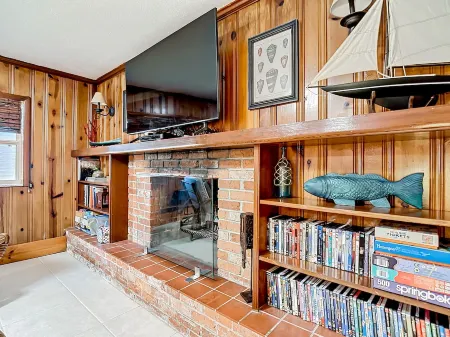 Mermaids' BeachHouse: Walk2Beach • Pool • KingBed