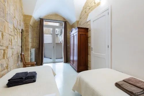 Apartment in the historic center of Lecce with vaults and Lecce stone. - Apartemen