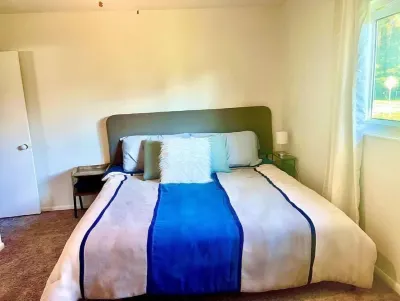 FUN pool house with GAME room! Hotel in zona Booster Stadium- Vanguard High School