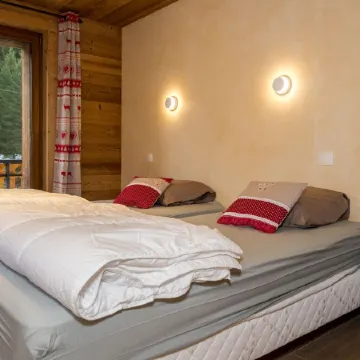 Chalet sleeps 14 with jacuzzi, 200m of Pré la Joux ski lift - Chatel Reservation