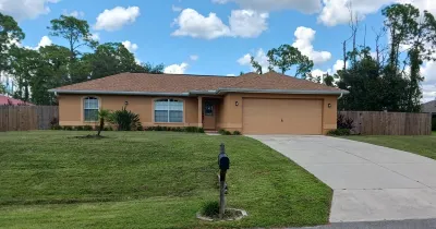 Heated pool home in quiet neighborhood Hotels near Warm Mineral Springs Park