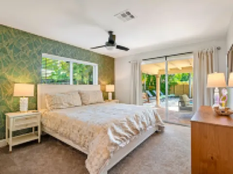 NEW 3Bed by the Beach- Game Room - Pool - Outdoor TV Hotels in Lighthouse Point